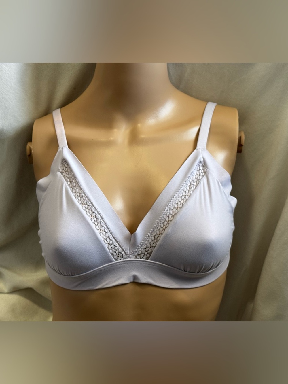 Victoria’s Secret Bralette Lavender Lace Trim Wireless Bra Size L